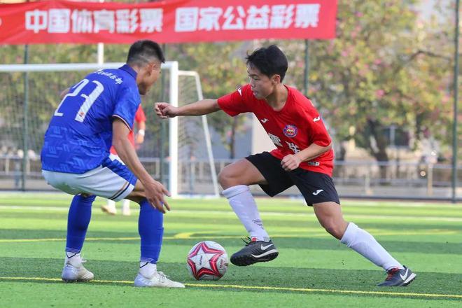 国内足球锦标赛精彩对决接连上演