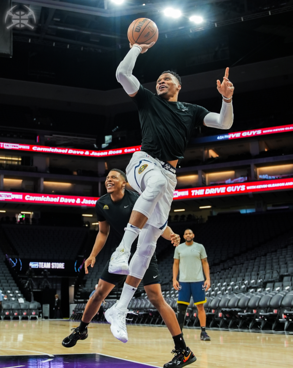 骑士险胜掘金,郭艾伦状态火热 骑士险胜掘金,郭艾伦状态火热