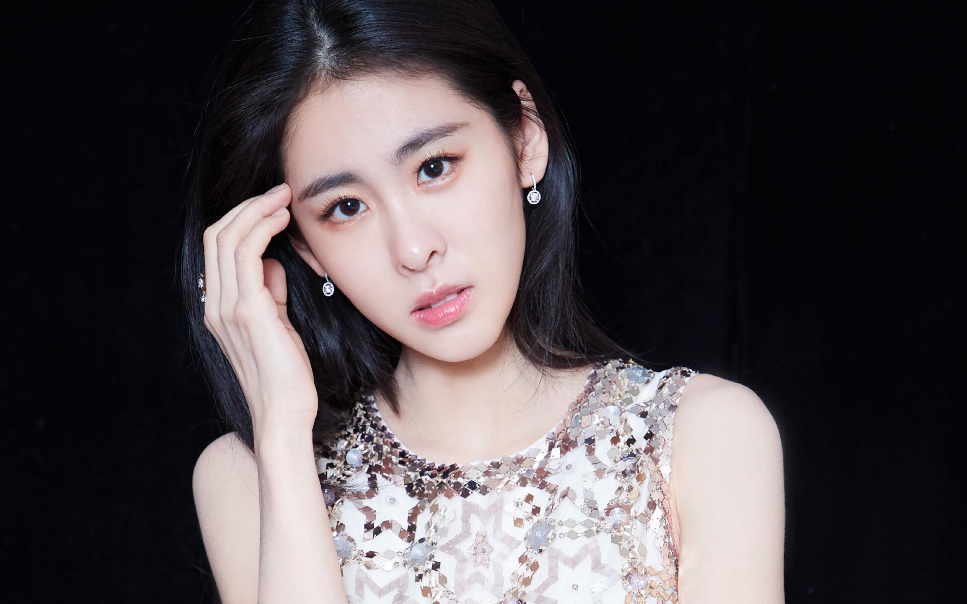 破局者与钢铁洪流,约基奇的爆发与活塞的单节教学课,揭示现代篮球的残酷美学