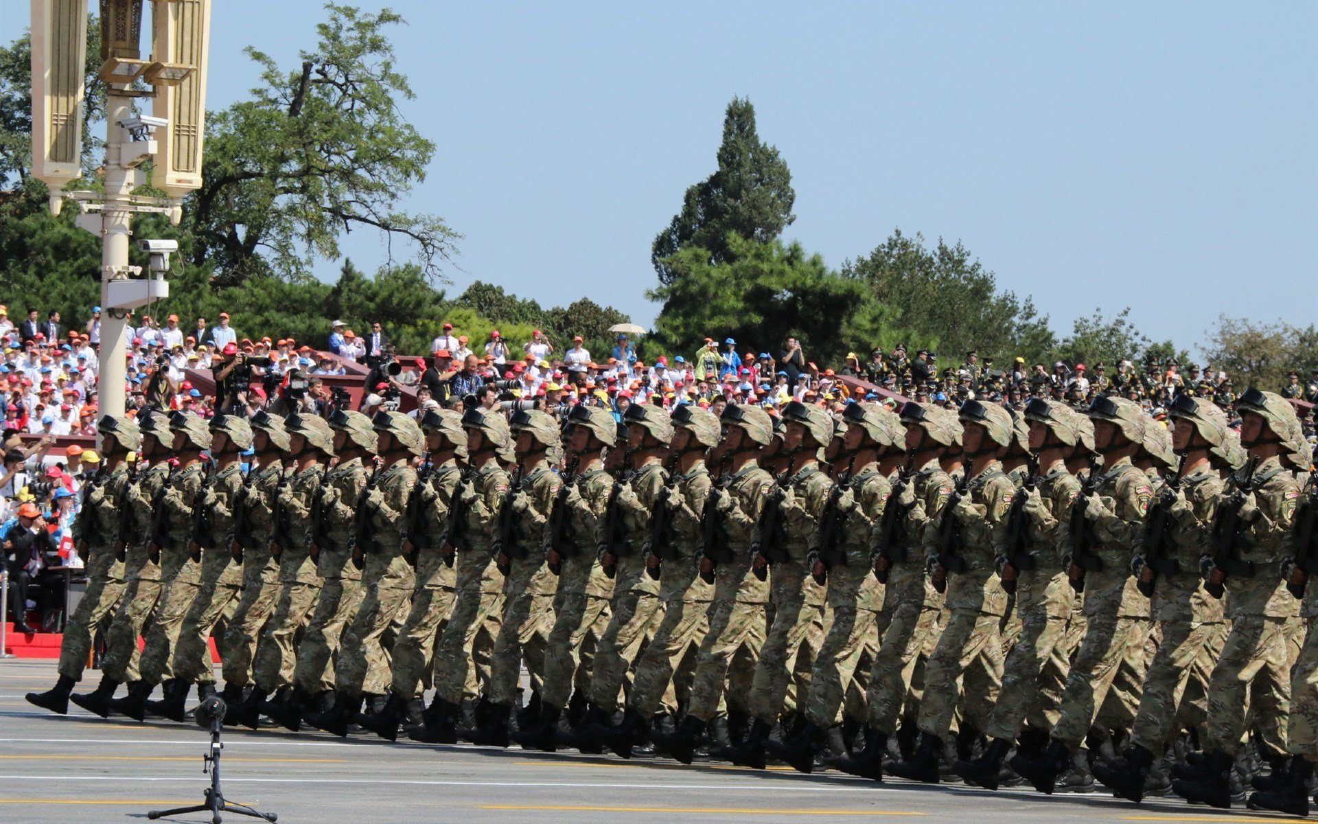 老鹰强势晋级灰熊，克莱·汤普森统治全场却难阻失利