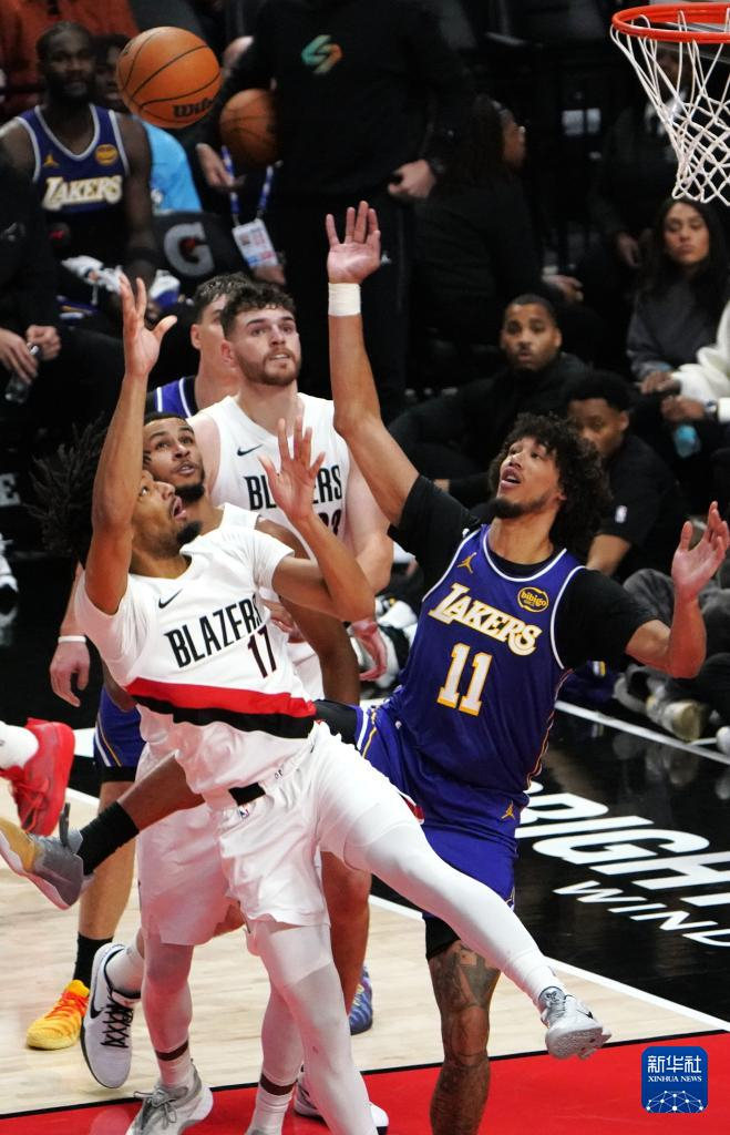 F1新赛季揭幕战焦点战，湖人斩落篮网